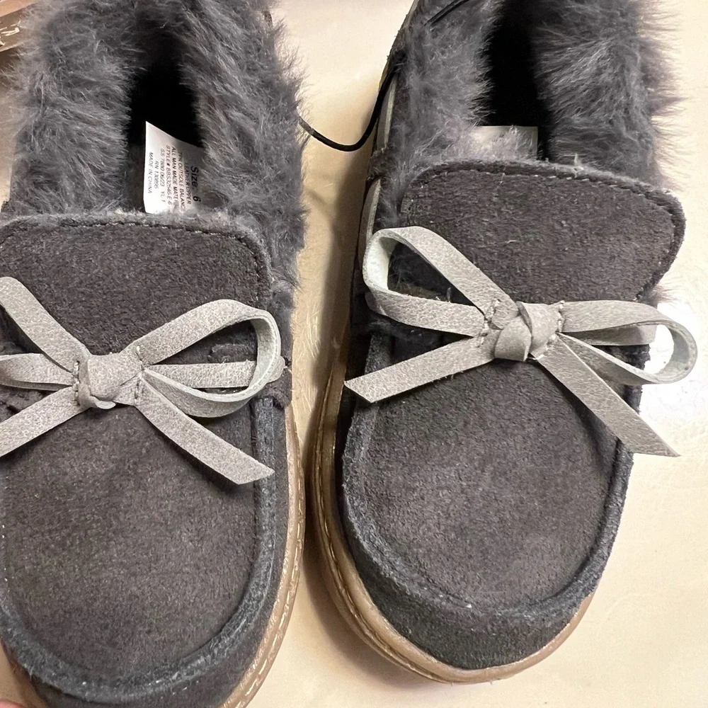 NWT Bearpaw real leather faux moccasins size 6 fur